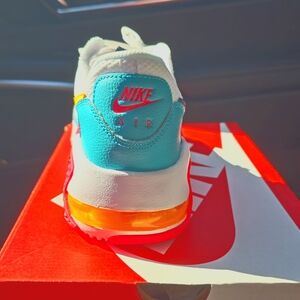 Nike Air Max Excee sneaker (Men8.5)w/Box